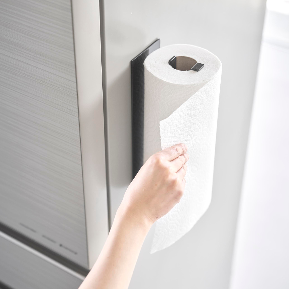 山崎実業 tower 片手でカットマグネットキッチンペーパーホルダー タワー 縦タイプ L ( 4903208102704 タワーシリーズ キッチンペーパーホルダー 壁面収納 マグネット 片手でカット 磁石 縦型 横型 冷蔵庫横 ) 【ホワイト】 ホワイト