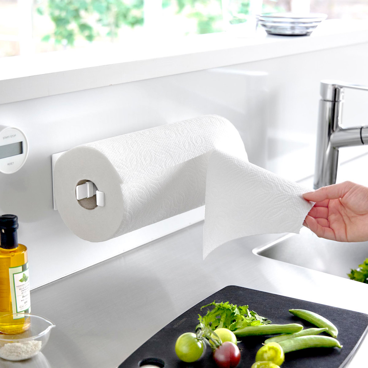 山崎実業 tower 片手でカットマグネットキッチンペーパーホルダー タワー 縦タイプ L ( 4903208102704 タワーシリーズ キッチンペーパーホルダー 壁面収納 マグネット 片手でカット 磁石 縦型 横型 冷蔵庫横 ) 【ホワイト】 ホワイト