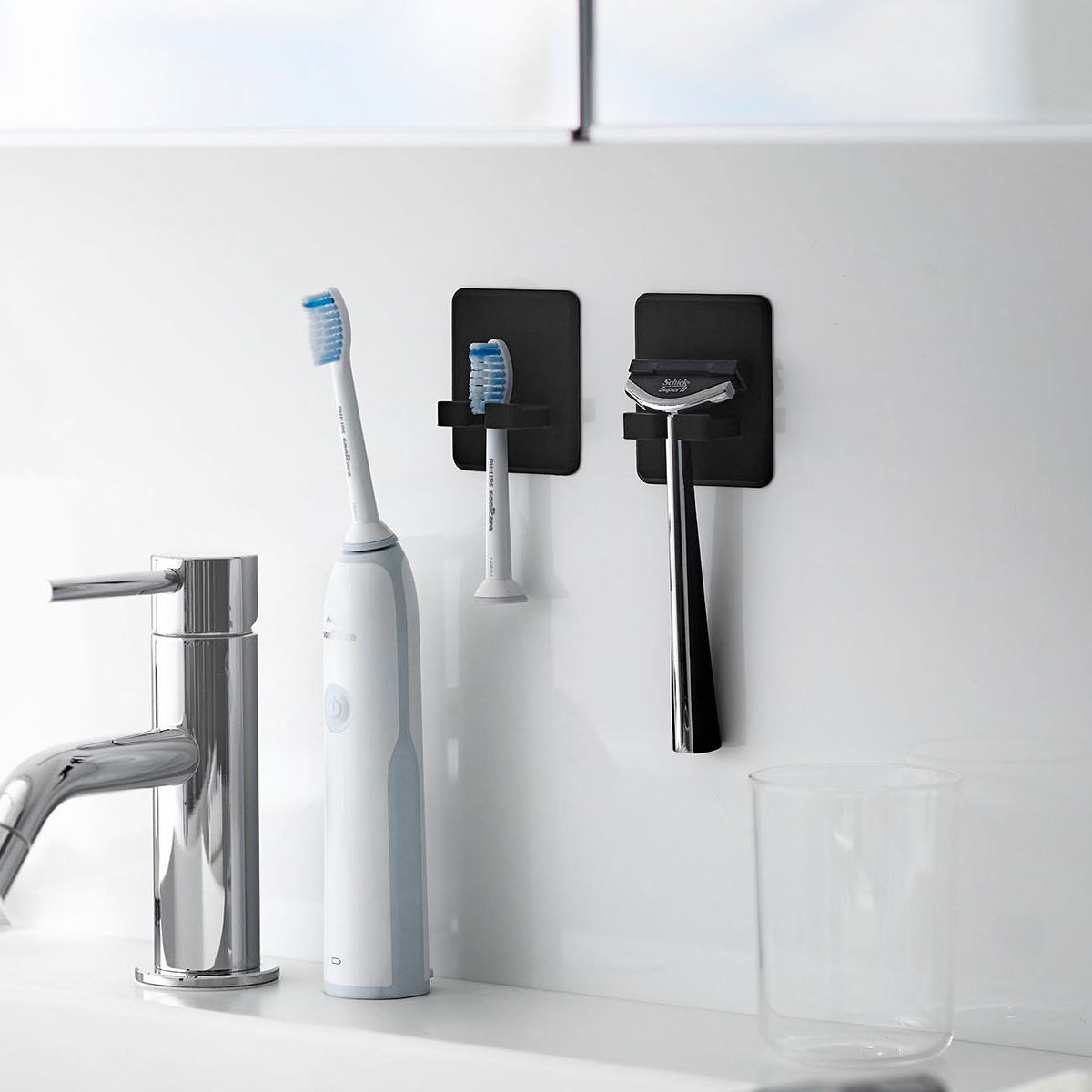 山崎実業 tower シリコーン吸盤歯ブラシホルダー タワー ( 4903208102964 タワーシリーズ シリコーン吸盤 歯ブラシホルダー シリコーン 吸盤 歯ブラシ ホルダー フック 吸着 歯ブラシフック 掛け 小物 浮かせて収納 浮かせる収納 ) 【ブラック】 ブラック