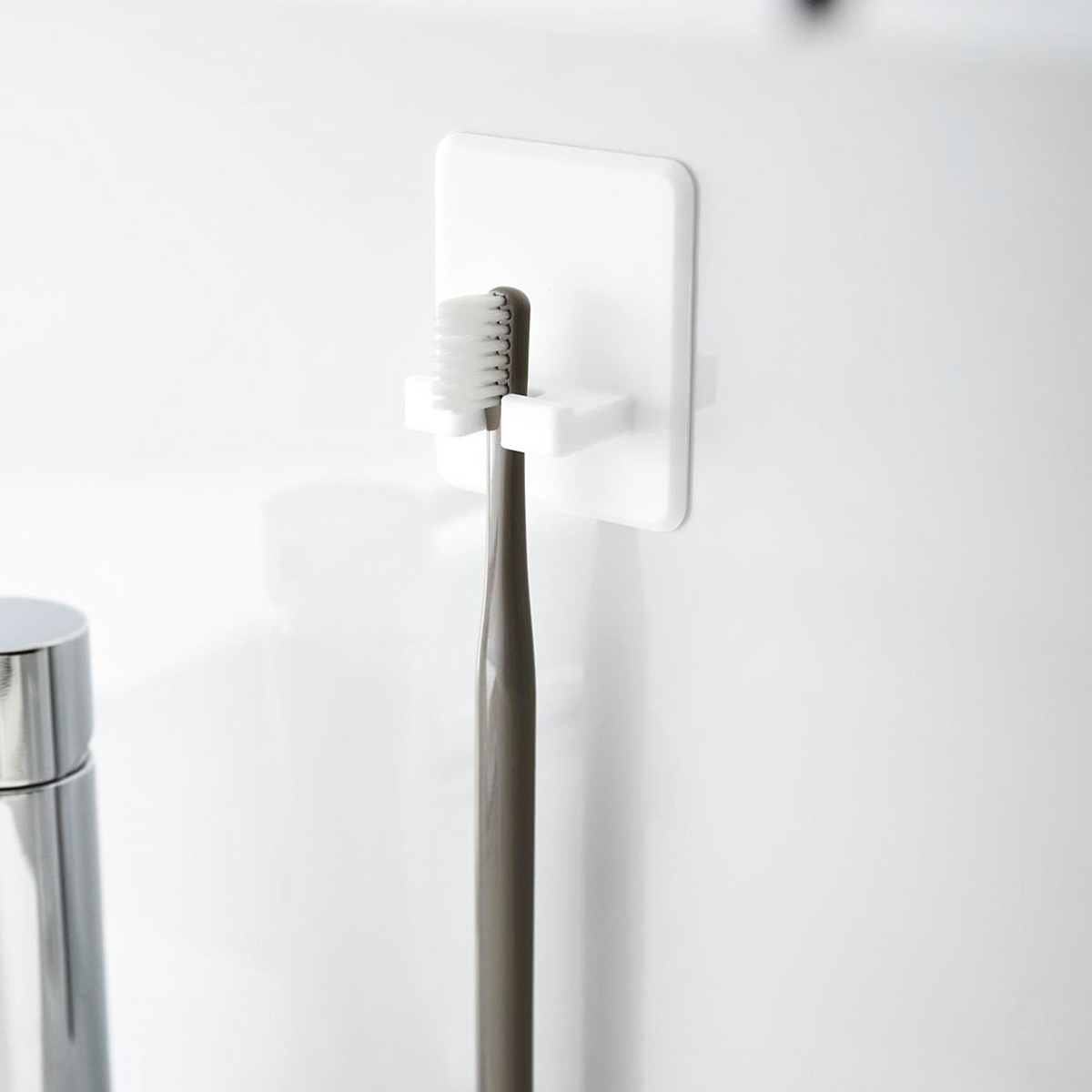 山崎実業 tower シリコーン吸盤歯ブラシホルダー タワー ( 4903208102964 タワーシリーズ シリコーン吸盤 歯ブラシホルダー シリコーン 吸盤 歯ブラシ ホルダー フック 吸着 歯ブラシフック 掛け 小物 浮かせて収納 浮かせる収納 ) 【ブラック】 ブラック