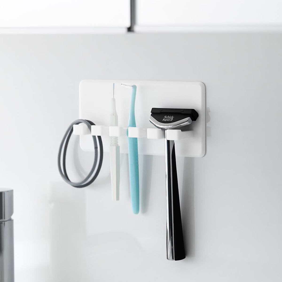 山崎実業 tower シリコーン吸盤歯ブラシホルダー タワー 5連 ( 4903208102988 タワーシリーズ シリコーン吸盤 歯ブラシホルダー シリコーン 吸盤 歯ブラシ ホルダー フック 浮かせて収納 浮かせる収納 5連ホルダー ) 【ブラック】 ブラック