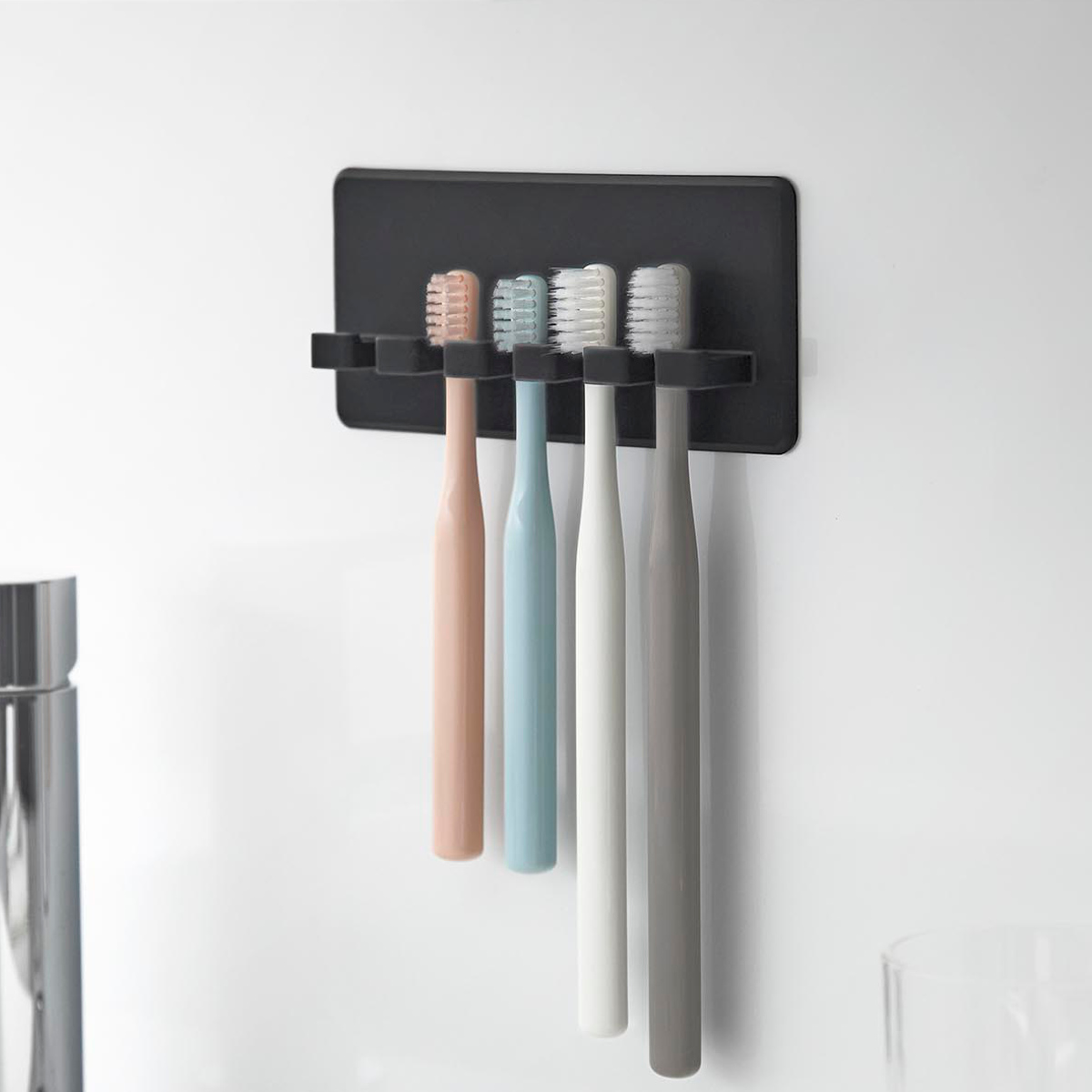 山崎実業 tower シリコーン吸盤歯ブラシホルダー タワー 5連 ( 4903208102988 タワーシリーズ シリコーン吸盤 歯ブラシホルダー シリコーン 吸盤 歯ブラシ ホルダー フック 浮かせて収納 浮かせる収納 5連ホルダー ) 【ブラック】 ブラック