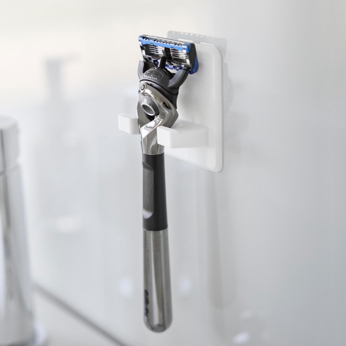 山崎実業 tower シリコーン吸盤シェーバーホルダー タワー ( 4903208103008 タワーシリーズ シリコーン吸盤 シェーバーホルダー シェーバー ホルダー シリコーン 吸盤 フック 吸着 掛け 小物 浮かせて収納 浮かせる収納 ) 【ブラック】 ブラック