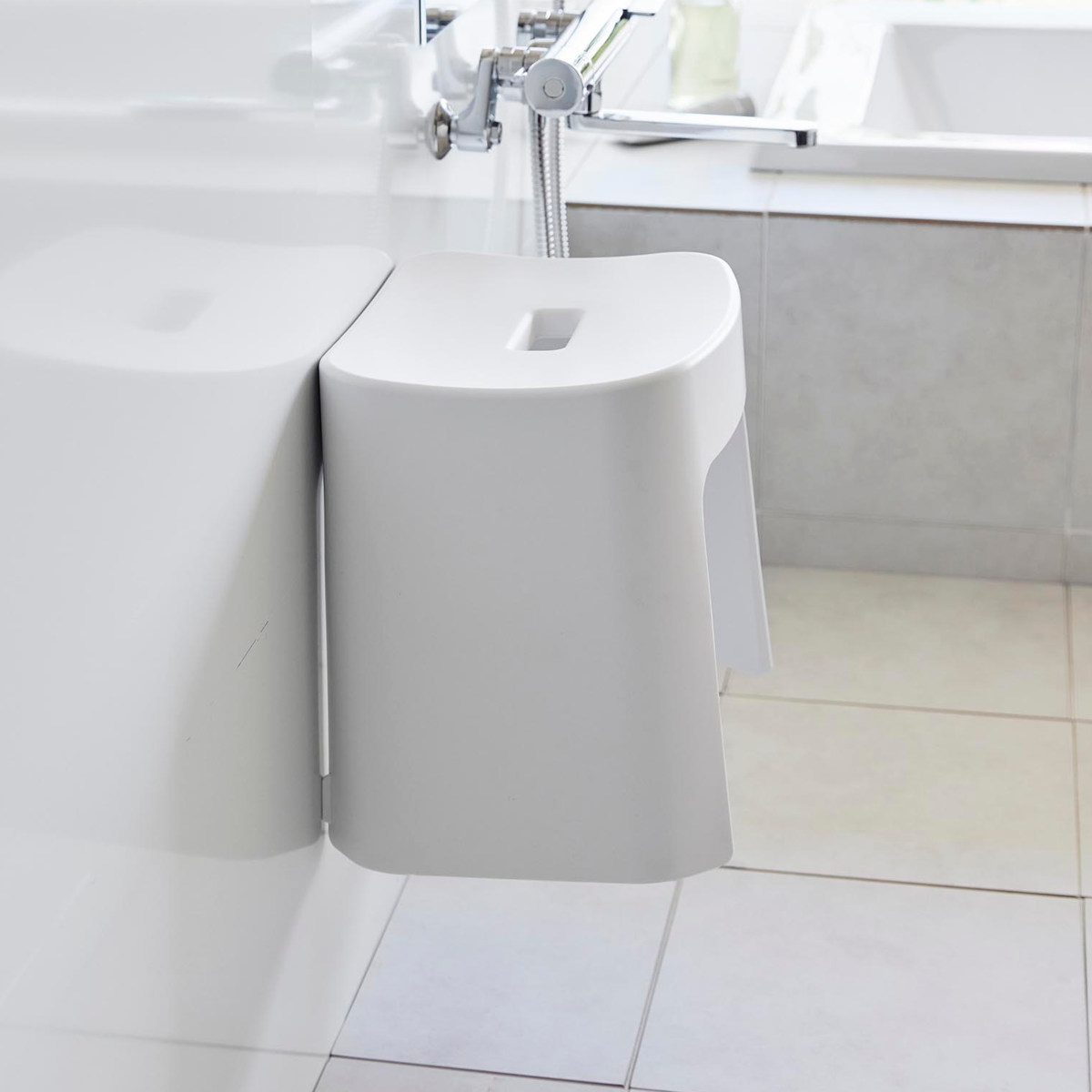 山崎実業 tower 洗いやすいマグネット風呂イス SH32+マグネット&引っ掛け湯おけ+マグネット手おけ セット タワー ( 4903208016537 バスチェア 洗面器 手桶 ホワイト ブラック ) 【ホワイト】 ホワイト