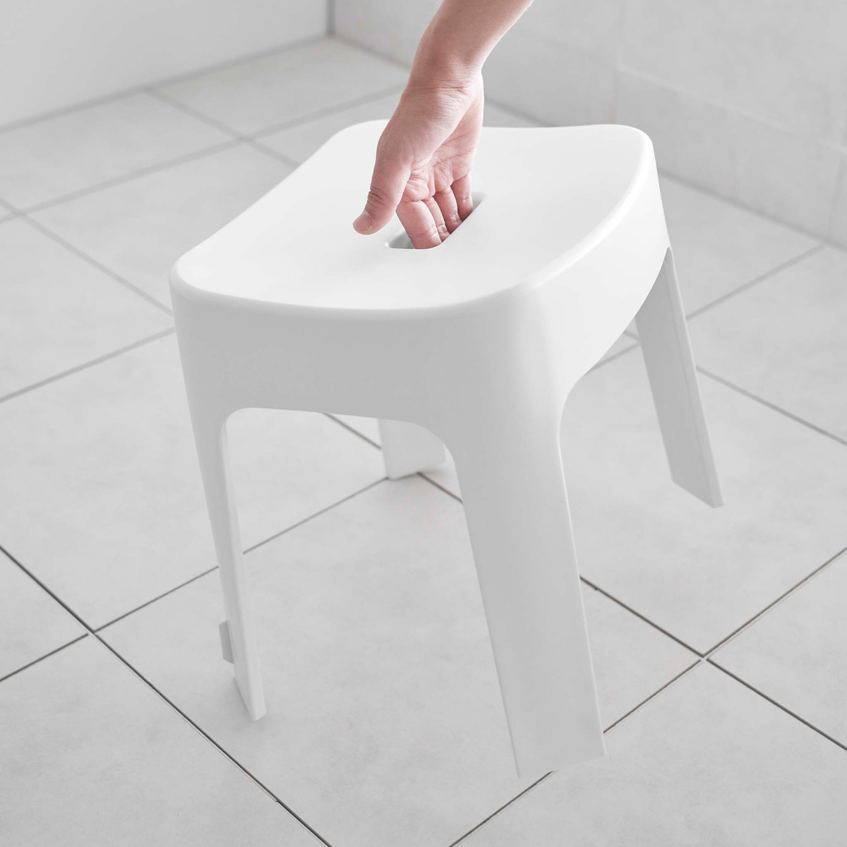 山崎実業 tower マグネット風呂イス SH25+マグネット&引っ掛け湯おけ+マグネット手おけ セット タワー ( 4903208069250 バスチェア 座面25cm 湯桶 洗面器 手桶 浮かせる ホワイト ブラック ) 【ブラック】 ブラック