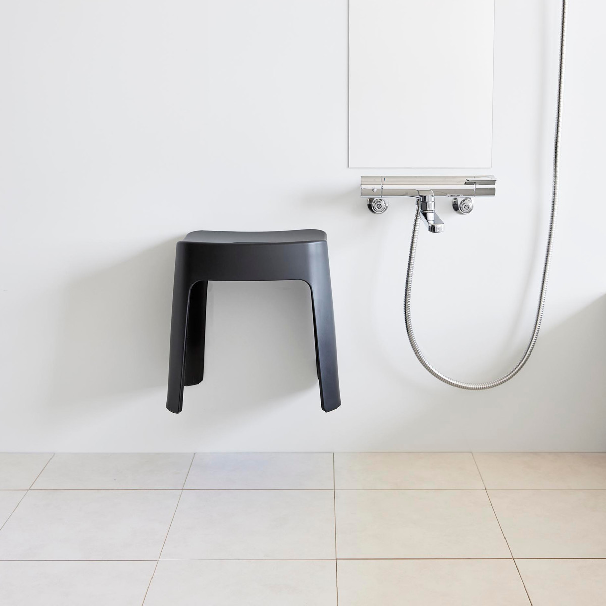 山崎実業 tower 洗いやすいマグネット風呂イス SH32+マグネット手おけ セット タワー ( 4903208016537 バスチェア 手桶 磁石 洗面器 壁面収納 ホワイト ブラック ) 【ホワイト】 ホワイト