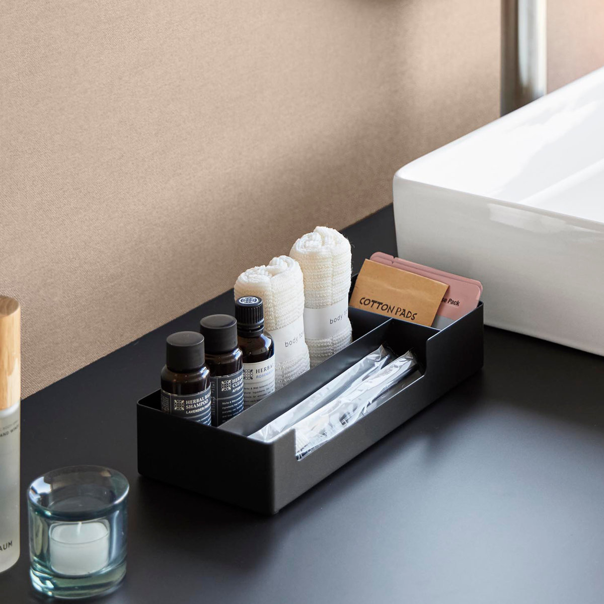 山崎実業 tower 仕切り付きアメニティ収納 タワー ( 4903208103381 タワーシリーズ アメニティ収納 トレー アメニティ 仕切り付き 収納 アメニティグッズ 収納トレー トレイ 小物入れ インテリア ) 【ブラック】 ブラック