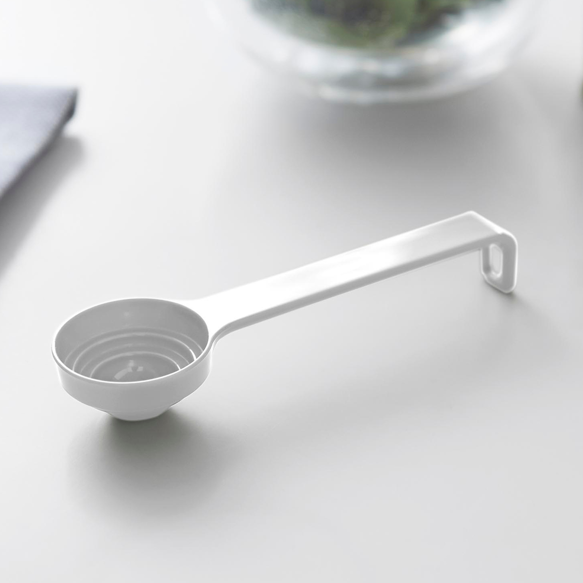 山崎実業 Plate 段々計量スプーン プレート ( 4903208103800 プレートシリーズ 計量スプーン 小匙 大匙 スプーン キッチンツール キッチン用品 計量 調味料スプーン 大さじスプーン 小さじスプーン 製菓道具 下ごしらえ )