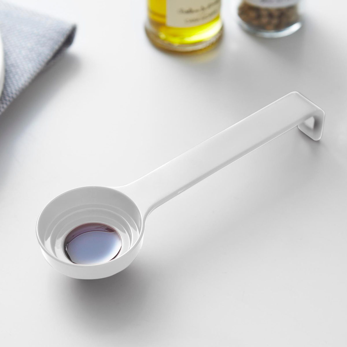 山崎実業 Plate 段々計量スプーン プレート ( 4903208103800 プレートシリーズ 計量スプーン 小匙 大匙 スプーン キッチンツール キッチン用品 計量 調味料スプーン 大さじスプーン 小さじスプーン 製菓道具 下ごしらえ )