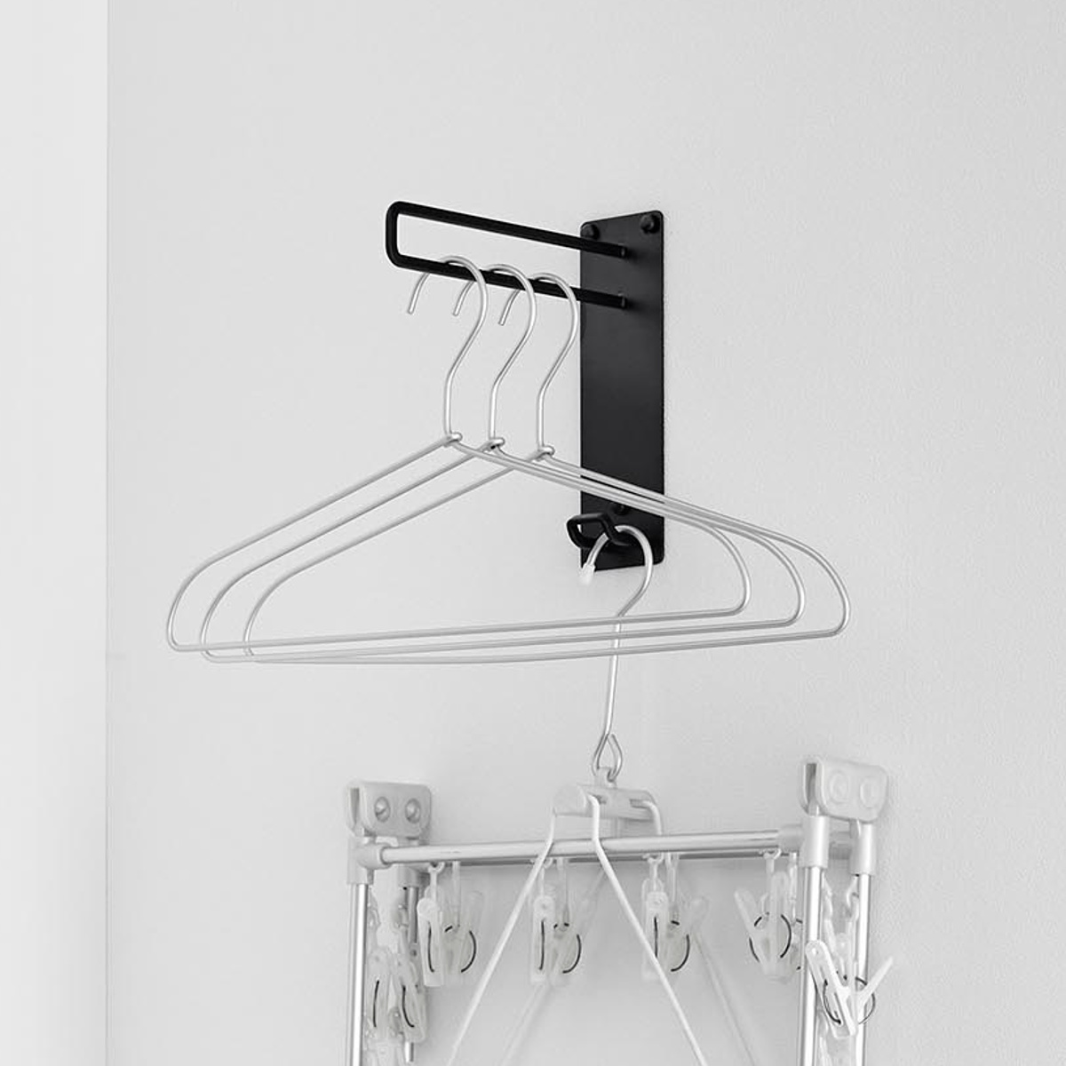 山崎実業 tower 壁付けちょい干しハンガー タワー ( 4903208103879 タワーシリーズ 室内物干し 室内干し 部屋干し 壁付け ちょい干し ハンガー 壁面 壁面設置 物干し 室内 取付簡単 省スペース 一時置き ) 【ブラック】 ブラック