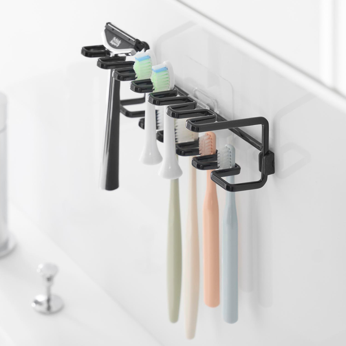 山崎実業 tower フィルムフック歯ブラシ&替え歯ブラシホルダー タワー 2段 ( 4903208104807 タワーシリーズ 歯ブラシホルダー 替え歯ブラシホルダー フィルムフック 歯ブラシ 替え歯ブラシ ホルダー 浮かせて収納 ) 【ブラック】 ブラック