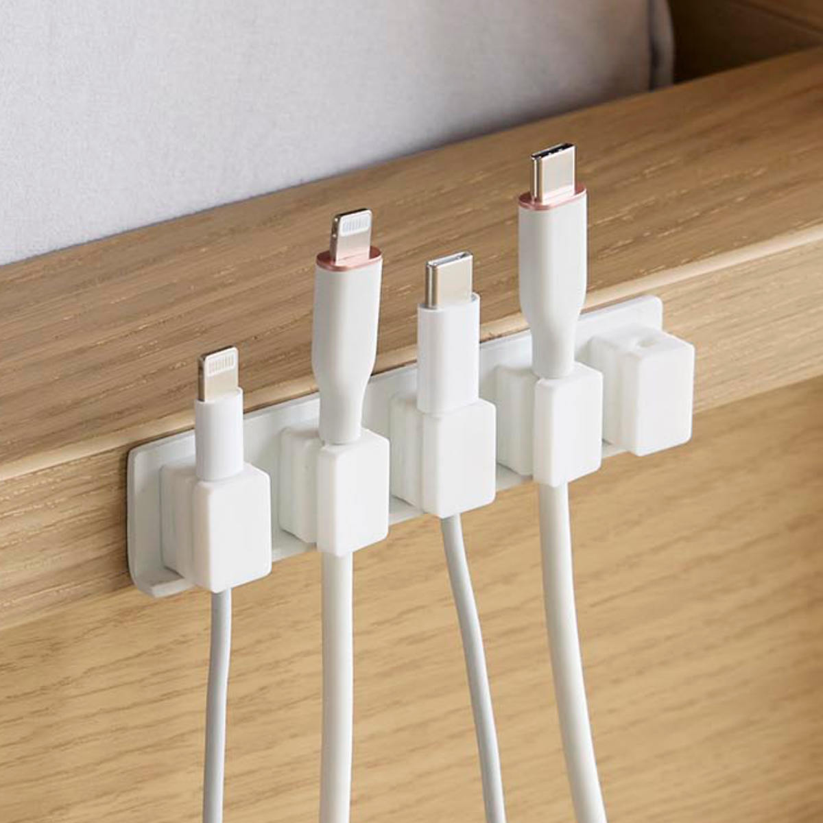 山崎実業 smart テープで貼り付けるマグネットケーブルホルダー スマート 5連 ( 4903208101950 スマートシリーズ ケーブルホルダー 5個 磁石 テープで貼り付ける マグネット ケーブル ホルダー 5連ホルダー 浮かせて収納 ) 【ホワイト】 ホワイト