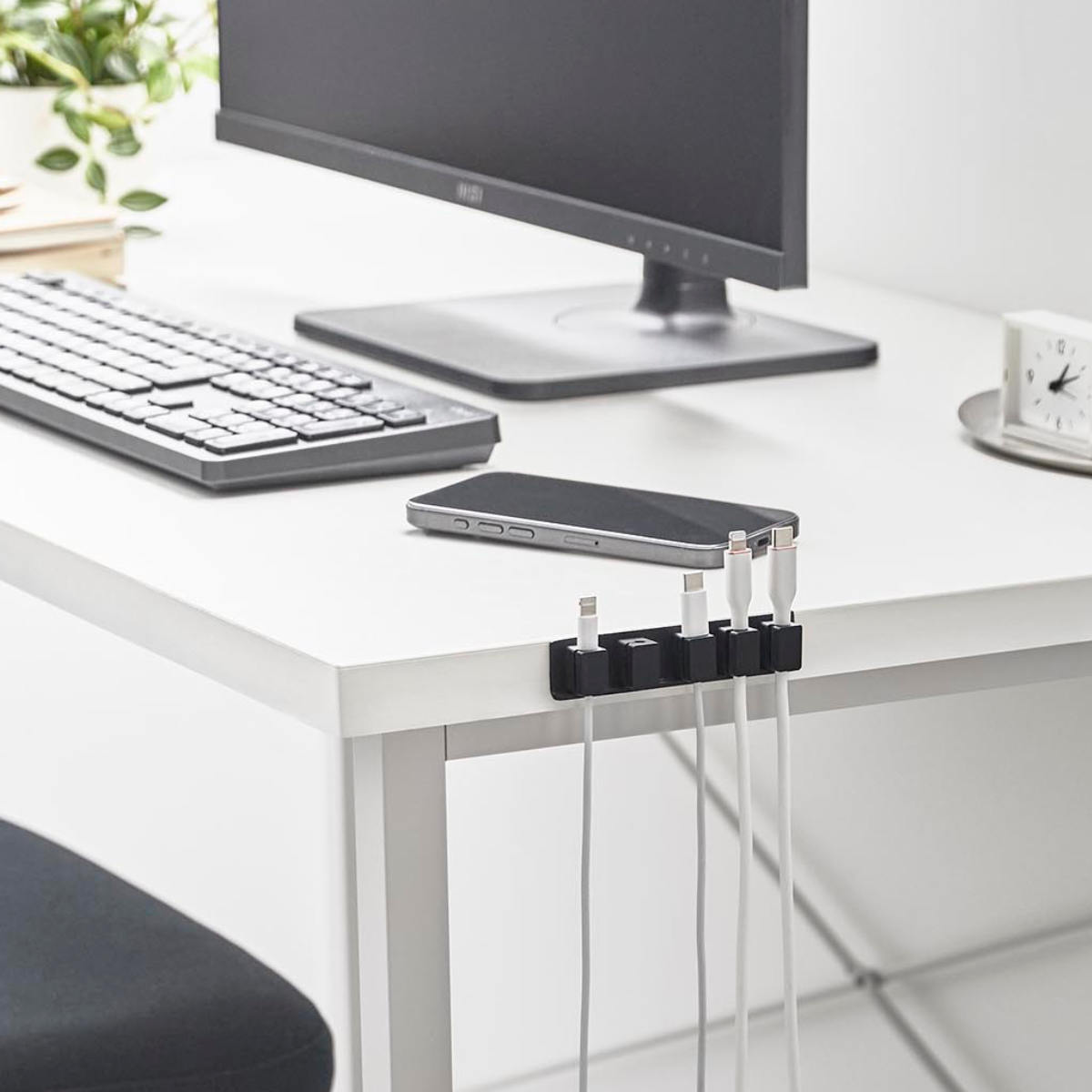 山崎実業 smart テープで貼り付けるマグネットケーブルホルダー スマート 5連 ( 4903208101950 スマートシリーズ ケーブルホルダー 5個 磁石 テープで貼り付ける マグネット ケーブル ホルダー 5連ホルダー 浮かせて収納 ) 【ホワイト】 ホワイト