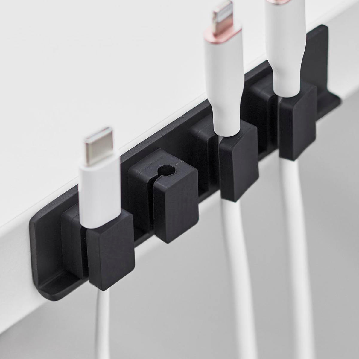 山崎実業 smart テープで貼り付けるマグネットケーブルホルダー スマート 5連 ( 4903208101950 スマートシリーズ ケーブルホルダー 5個 磁石 テープで貼り付ける マグネット ケーブル ホルダー 5連ホルダー 浮かせて収納 ) 【ホワイト】 ホワイト