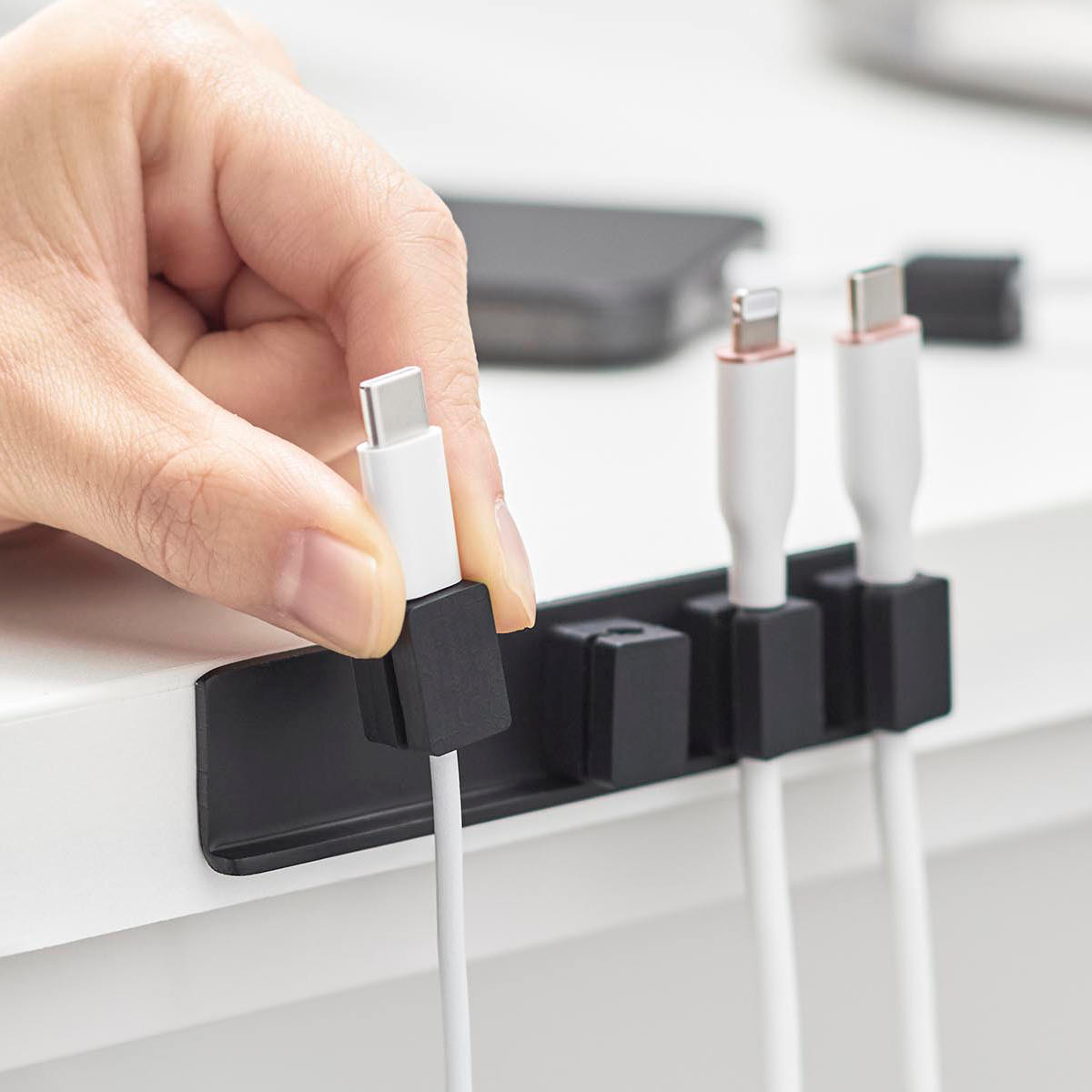 山崎実業 smart テープで貼り付けるマグネットケーブルホルダー スマート 5連 ( 4903208101950 スマートシリーズ ケーブルホルダー 5個 磁石 テープで貼り付ける マグネット ケーブル ホルダー 5連ホルダー 浮かせて収納 ) 【ホワイト】 ホワイト