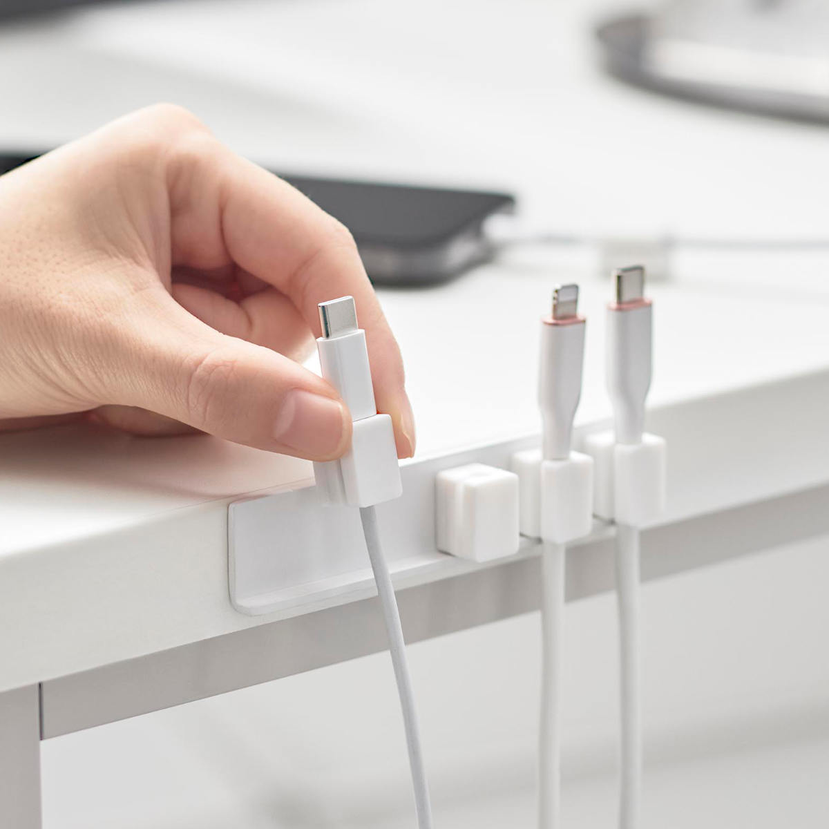 山崎実業 smart テープで貼り付けるマグネットケーブルホルダー スマート 5連 ( 4903208101950 スマートシリーズ ケーブルホルダー 5個 磁石 テープで貼り付ける マグネット ケーブル ホルダー 5連ホルダー 浮かせて収納 ) 【ホワイト】 ホワイト