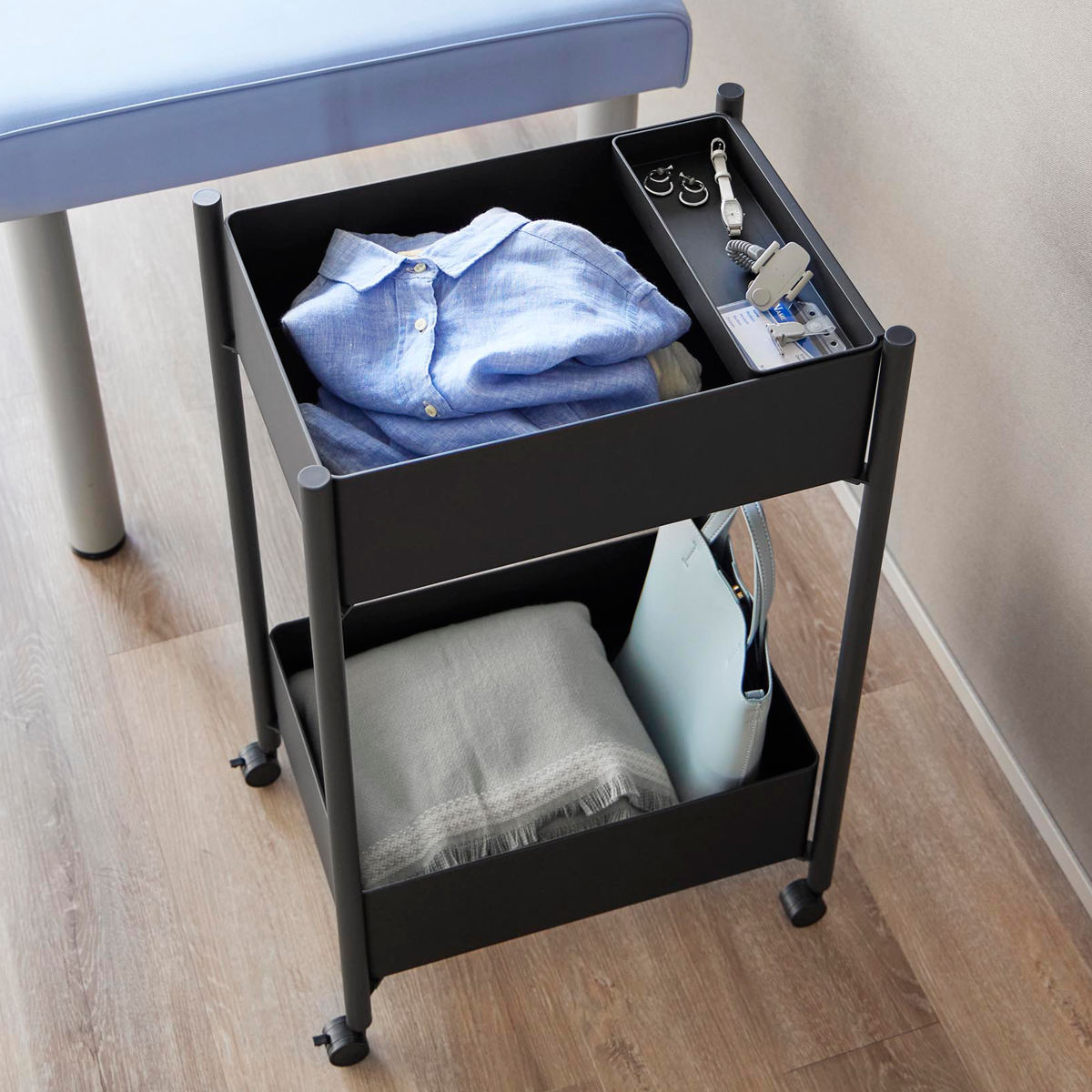 山崎実業 tower 小物トレー付き収納ワゴン 2段 タワー ( 4903208101837 タワーシリーズ 収納ワゴン 2段ワゴン 小物トレー 収納 ワゴン コンパクト キャスター付き 収納ラック ラック 二段 インテリア ) 【ブラック】 ブラック