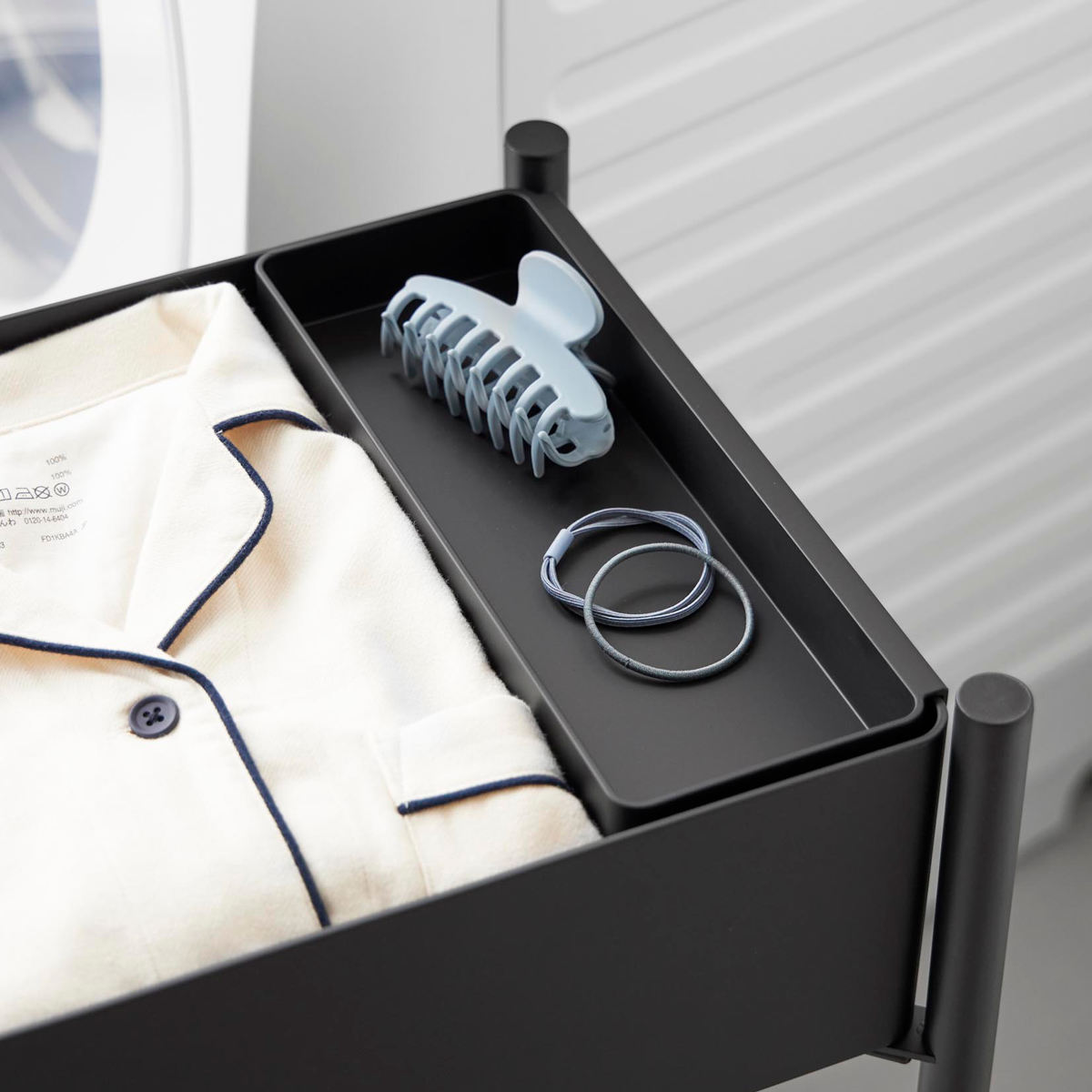 山崎実業 tower 小物トレー付き収納ワゴン 2段 タワー ( 4903208101837 タワーシリーズ 収納ワゴン 2段ワゴン 小物トレー 収納 ワゴン コンパクト キャスター付き 収納ラック ラック 二段 インテリア ) 【ブラック】 ブラック