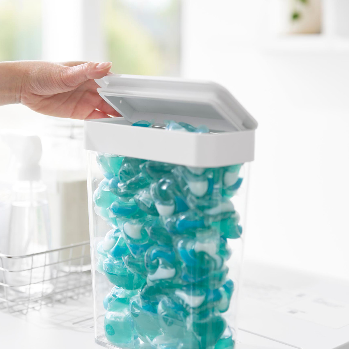 山崎実業 tower においが漏れにくいパッキン付き洗濯洗剤ボール収納ケース タワー 大容量 ( 4903208103893 タワーシリーズ ケース ふた付き 洗濯洗剤ボール パッキン 洗剤ボール 洗濯小物 洗濯洗剤ボール収納 パッキン付き ) 【ブラック】 ブラック