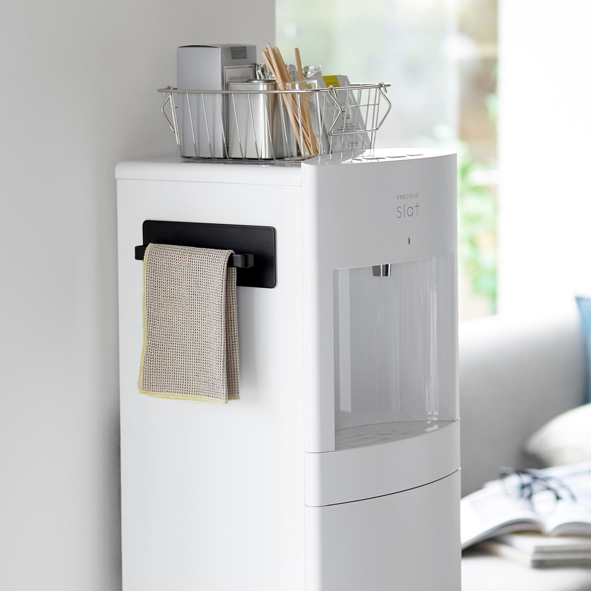 山崎実業 tower デスクワゴン横マグネットハンドタオルハンガー タワー ( 4903208104487 タワーシリーズ タオルハンガー マグネット デスクワゴン横 マグネットハンガー ケーブルホルダー付き 磁石 ハンドタオル ハンガー ) 【ブラック】 ブラック