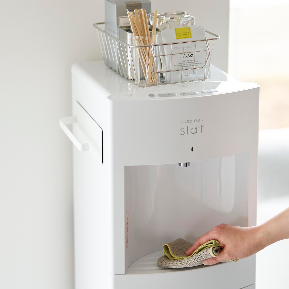 山崎実業 tower デスクワゴン横マグネットハンドタオルハンガー タワー ( 4903208104487 タワーシリーズ タオルハンガー マグネット デスクワゴン横 マグネットハンガー ケーブルホルダー付き 磁石 ハンドタオル ハンガー ) 【ブラック】 ブラック