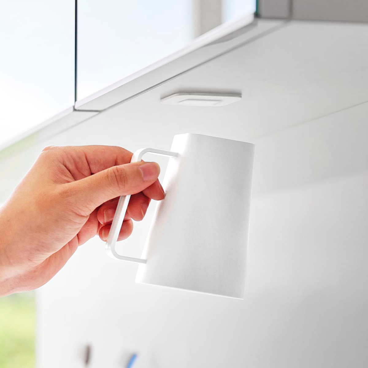 山崎実業 MIST フィルムシート洗面戸棚下マグネット取っ手付きタンブラー ミスト ( 4903208102803 山崎実業 MIST ミストシリーズ タンブラー コップ 取っ手付き フィルムシート 洗面戸棚下 マグネット 洗面所 歯みがき 清潔 )