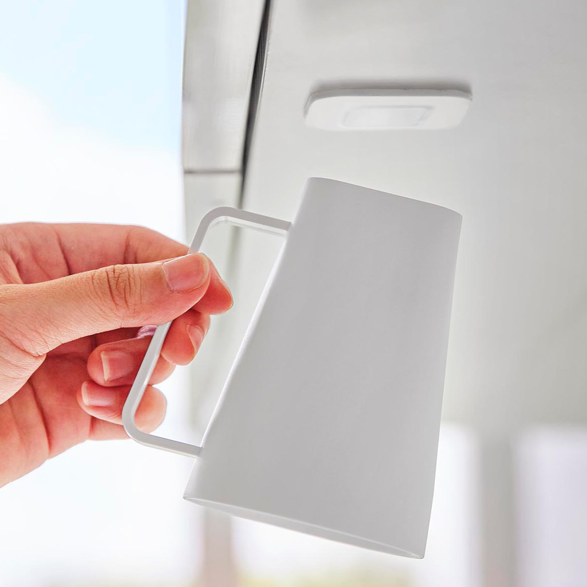 山崎実業 MIST フィルムシート洗面戸棚下マグネット取っ手付きタンブラー ミスト ( 4903208102803 山崎実業 MIST ミストシリーズ タンブラー コップ 取っ手付き フィルムシート 洗面戸棚下 マグネット 洗面所 歯みがき 清潔 )