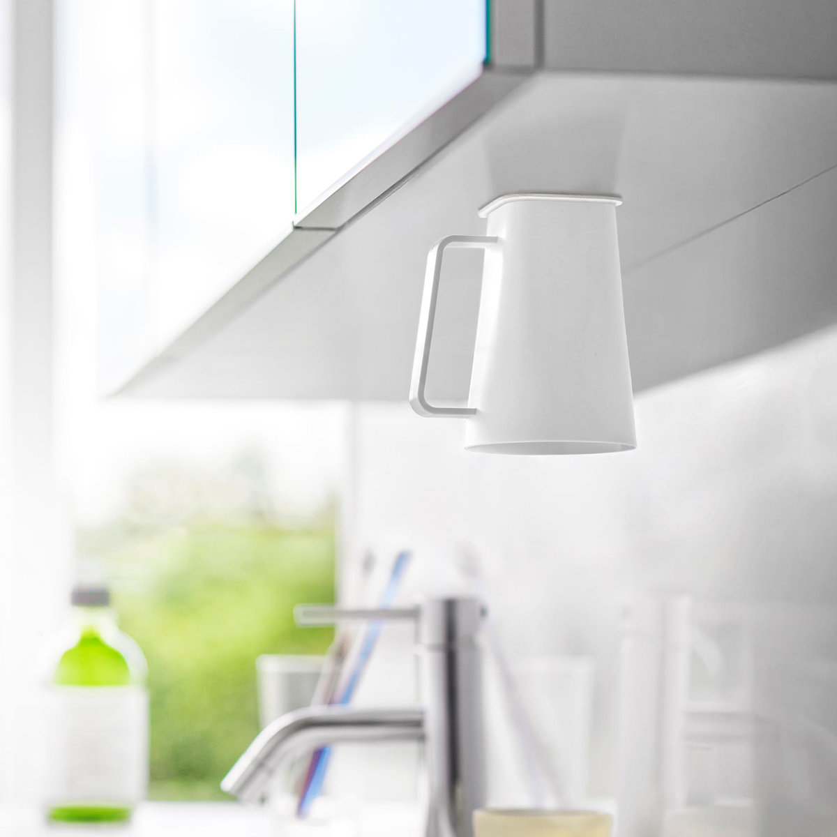 山崎実業 MIST フィルムシート洗面戸棚下マグネット取っ手付きタンブラー ミスト ( 4903208102803 山崎実業 MIST ミストシリーズ タンブラー コップ 取っ手付き フィルムシート 洗面戸棚下 マグネット 洗面所 歯みがき 清潔 )