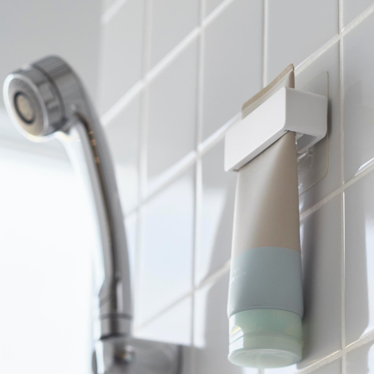 山崎実業 MIST フィルムフック歯磨き粉チューブホルダー ホワイト ミスト ( 4903208102780 ミストシリーズ 歯磨き粉チューブホルダー フィルムフック 歯磨き粉 チューブ ホルダー ハンドクリーム )