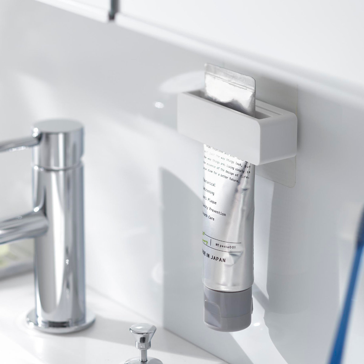 山崎実業 MIST フィルムフック歯磨き粉チューブホルダー ホワイト ミスト ( 4903208102780 ミストシリーズ 歯磨き粉チューブホルダー フィルムフック 歯磨き粉 チューブ ホルダー ハンドクリーム )