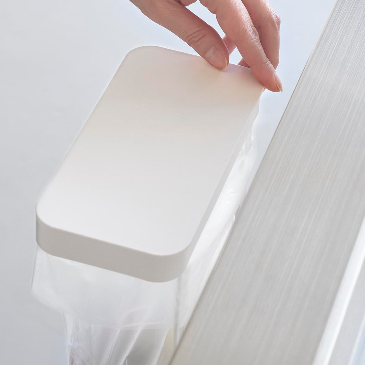 山崎実業 tower キッチンシンク下収納扉ポリ袋ホルダー タワー ( 4903208103343 タワーシリーズ ポリ袋ホルダー ゴミ入れ キッチンシンク下 ポリ袋 ホルダー 収納扉 ゴミ箱 ダストボックス ) 【ブラック】 ブラック