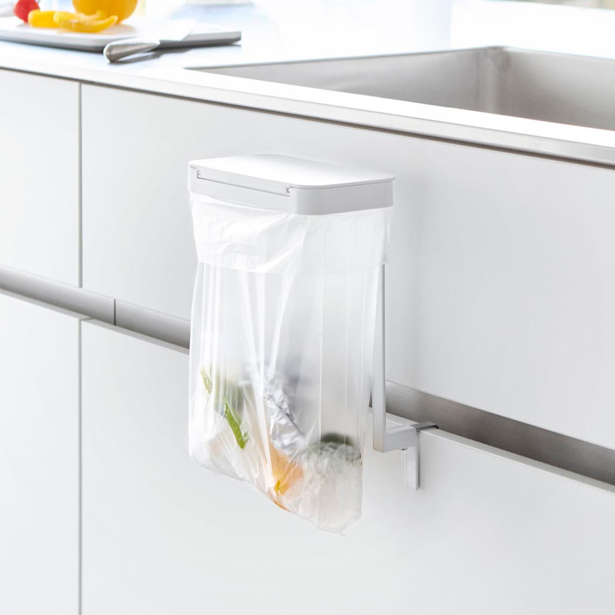 山崎実業 tower キッチンシンク下収納扉ポリ袋ホルダー タワー ( 4903208103343 タワーシリーズ ポリ袋ホルダー ゴミ入れ キッチンシンク下 ポリ袋 ホルダー 収納扉 ゴミ箱 ダストボックス ) 【ブラック】 ブラック