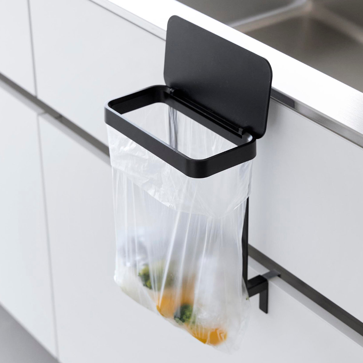 山崎実業 tower キッチンシンク下収納扉ポリ袋ホルダー タワー ( 4903208103343 タワーシリーズ ポリ袋ホルダー ゴミ入れ キッチンシンク下 ポリ袋 ホルダー 収納扉 ゴミ箱 ダストボックス ) 【ブラック】 ブラック