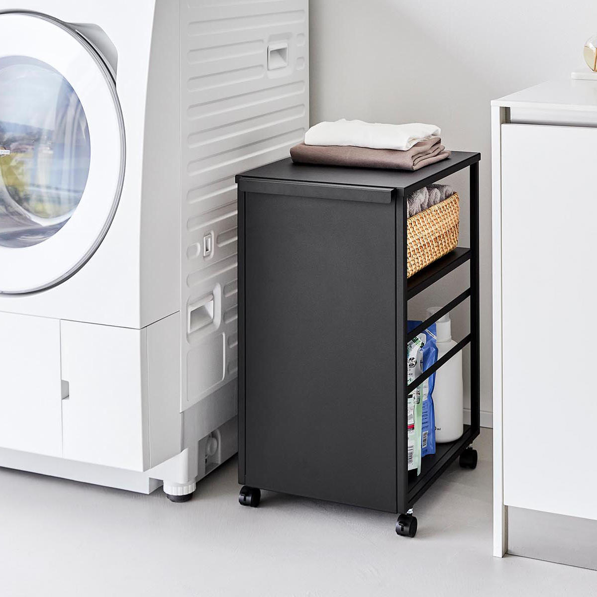 山崎実業 tower 目隠しワゴン タワー スリム 天板付き ( 4903208084703 タワーシリーズ 収納ワゴン ワゴン 目隠し ラック 収納 天板 コンパクト キャスター付き フック付き 隙間収納 ストッカー ストック ) 【ブラック】 ブラック