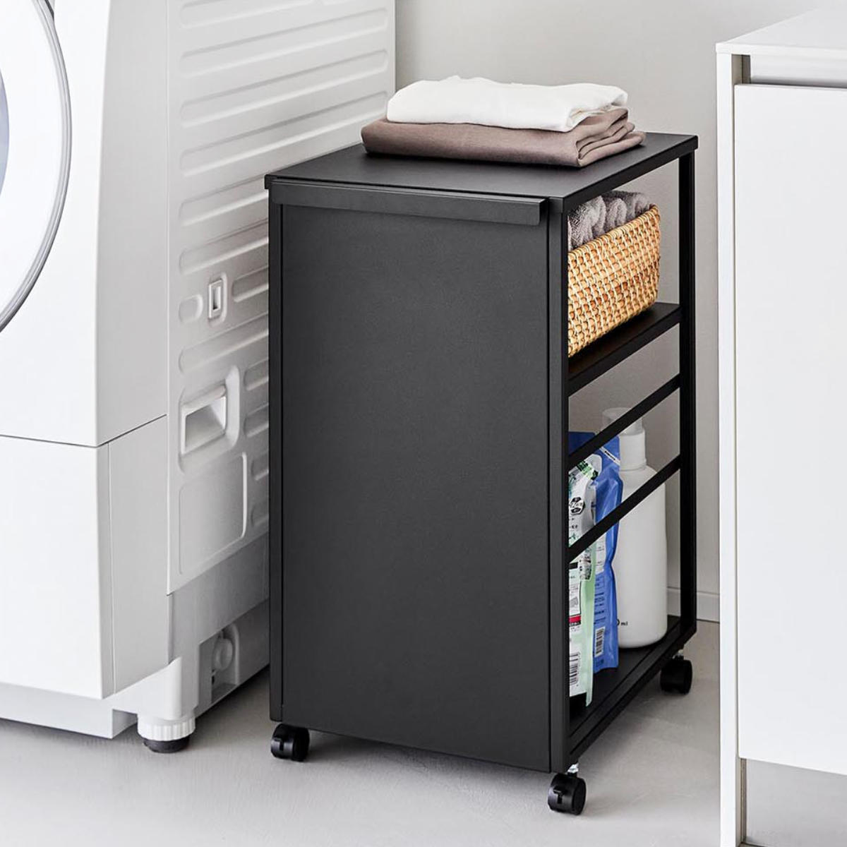 山崎実業 tower 目隠しワゴン タワー スリム 天板付き ( 4903208084703 タワーシリーズ 収納ワゴン ワゴン 目隠し ラック 収納 天板 コンパクト キャスター付き フック付き 隙間収納 ストッカー ストック ) 【ブラック】 ブラック