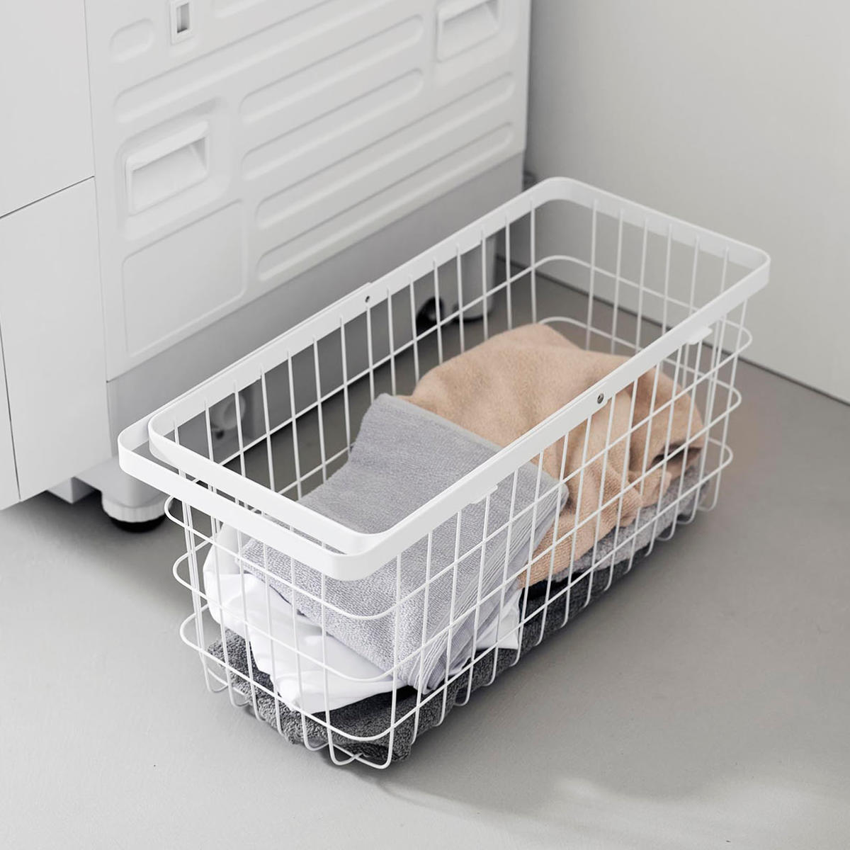 山崎実業 tower ランドリーワイヤーバスケット タワー スリム M ( 4903208100014 タワーシリーズ 洗濯かご 洗濯カゴ 洗濯物入れ ランドリー ワイヤー 脱衣かご 長方形 角型 スチール ワイヤーバスケット ) 【ブラック】 ブラック