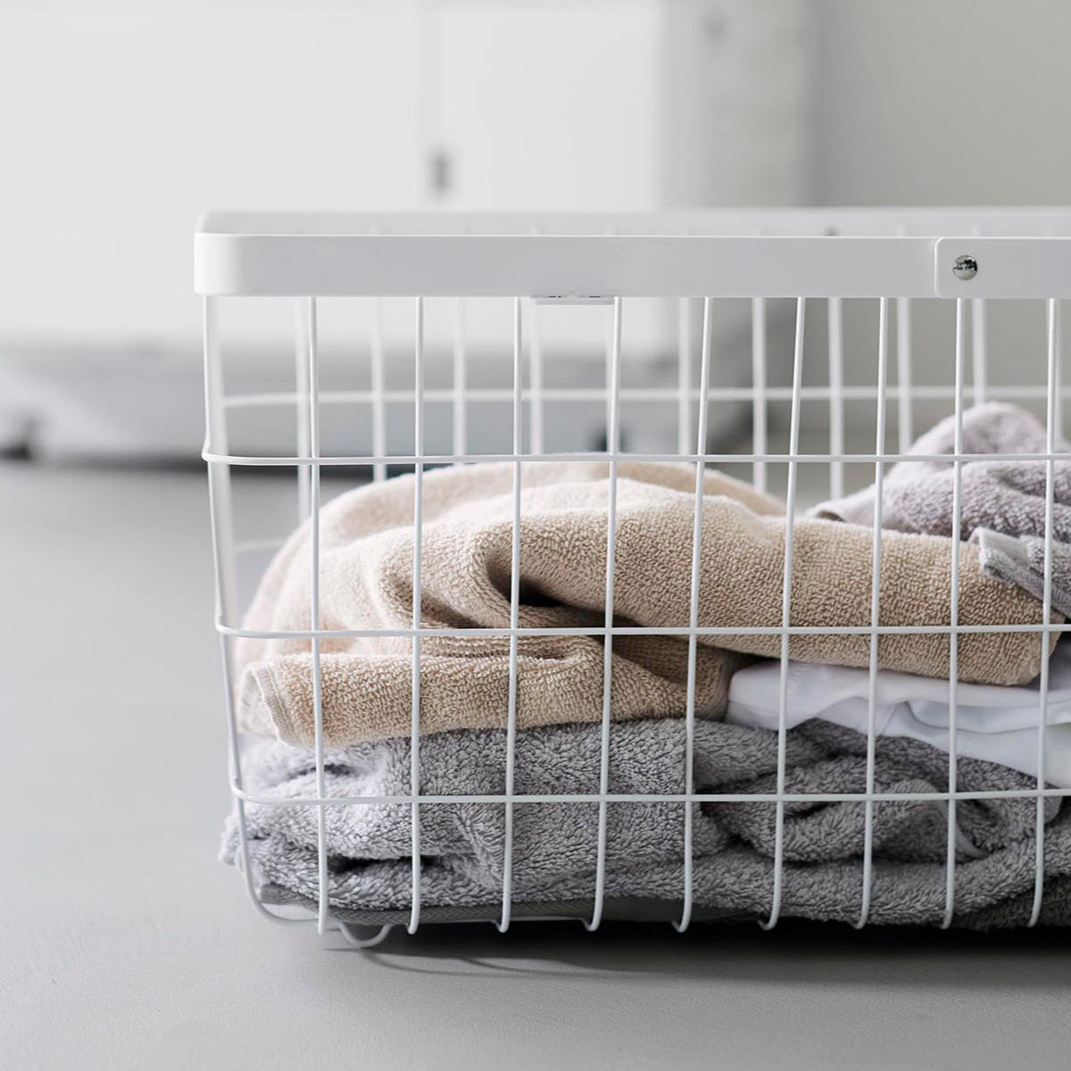 山崎実業 tower ランドリーワイヤーバスケット タワー スリム M ( 4903208100014 タワーシリーズ 洗濯かご 洗濯カゴ 洗濯物入れ ランドリー ワイヤー 脱衣かご 長方形 角型 スチール ワイヤーバスケット ) 【ブラック】 ブラック