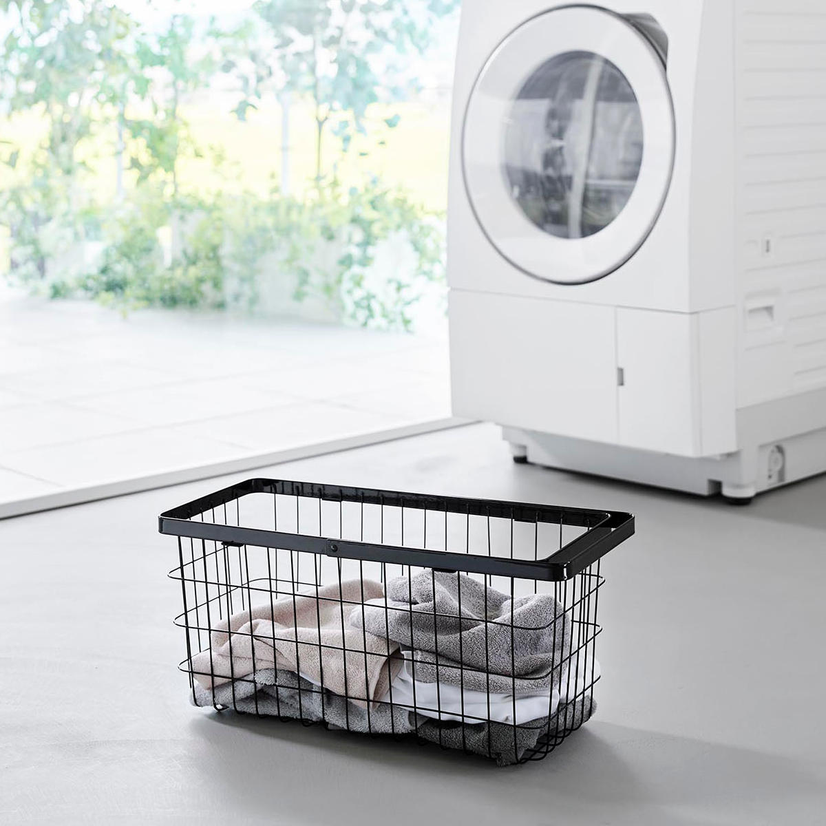 山崎実業 tower ランドリーワイヤーバスケット タワー スリム M ( 4903208100014 タワーシリーズ 洗濯かご 洗濯カゴ 洗濯物入れ ランドリー ワイヤー 脱衣かご 長方形 角型 スチール ワイヤーバスケット ) 【ブラック】 ブラック