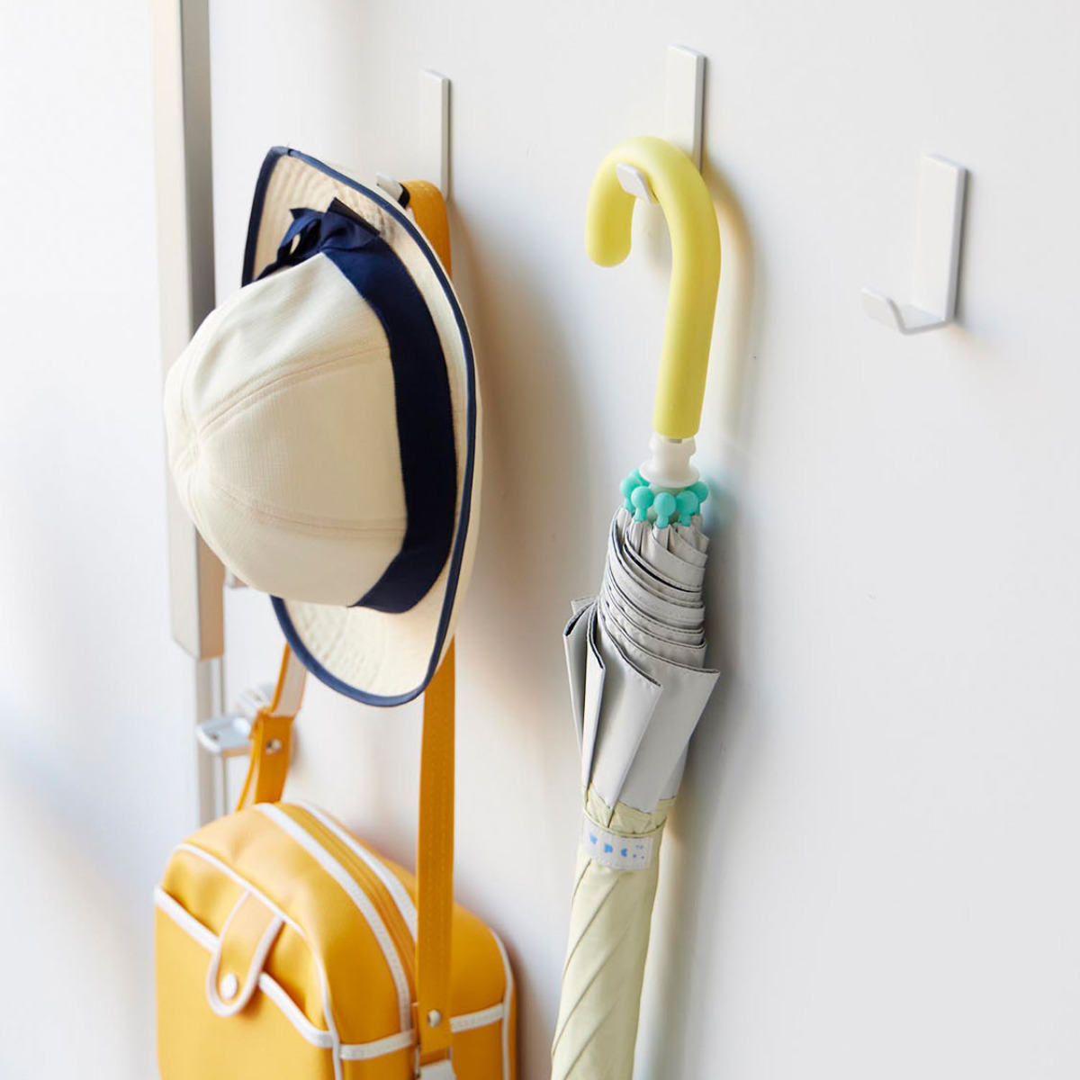 山崎実業 tower マグネットハンガーフック タワー S 3個組 ( 4903208102339 タワーシリーズ ハンガーフック マグネット 磁石 3個 ホルダー フック 強力マグネット バッグ 収納 帽子 傘 カバン ) 【ホワイト】 ホワイト