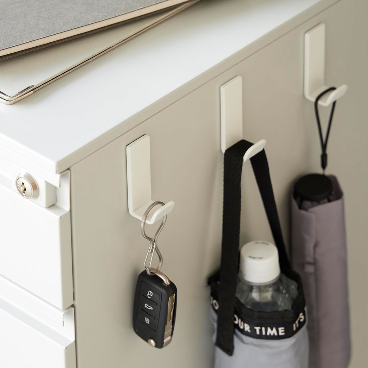 山崎実業 tower マグネットハンガーフック タワー S 3個組 ( 4903208102339 タワーシリーズ ハンガーフック マグネット 磁石 3個 ホルダー フック 強力マグネット バッグ 収納 帽子 傘 カバン ) 【ホワイト】 ホワイト