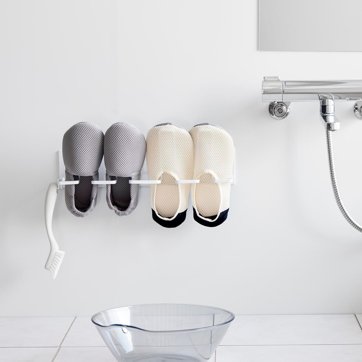 山崎実業 tower マグネットバスルーム上履き&キッズシューズハンガー タワー ( 4903208103268 タワーシリーズ 上履き キッズシューズ 靴用 シューズ 干す 靴 磁石ハンガー 上履きハンガー ) 【ホワイト】 ホワイト