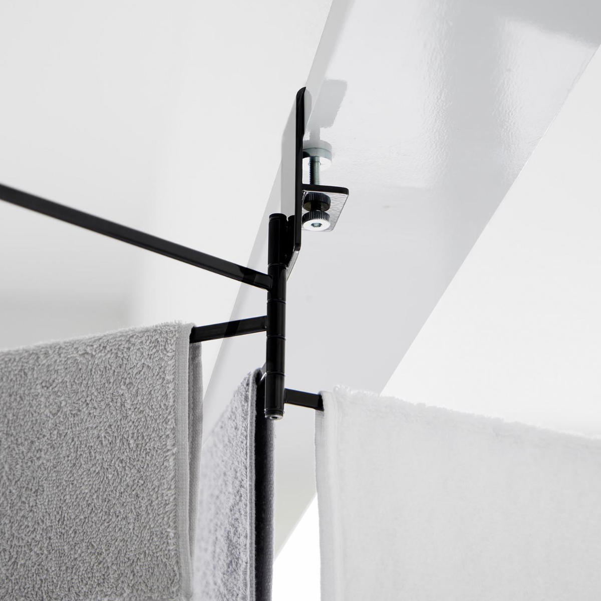 山崎実業 tower 360度回転できる室内物干しタオルハンガー タワー ( 4903208103220 タワーシリーズ タオルハンガー 部屋干し 360度回転 洗濯ハンガー 室内干しハンガー ランドリーハンガー 室内干し ) 【ブラック】 ブラック