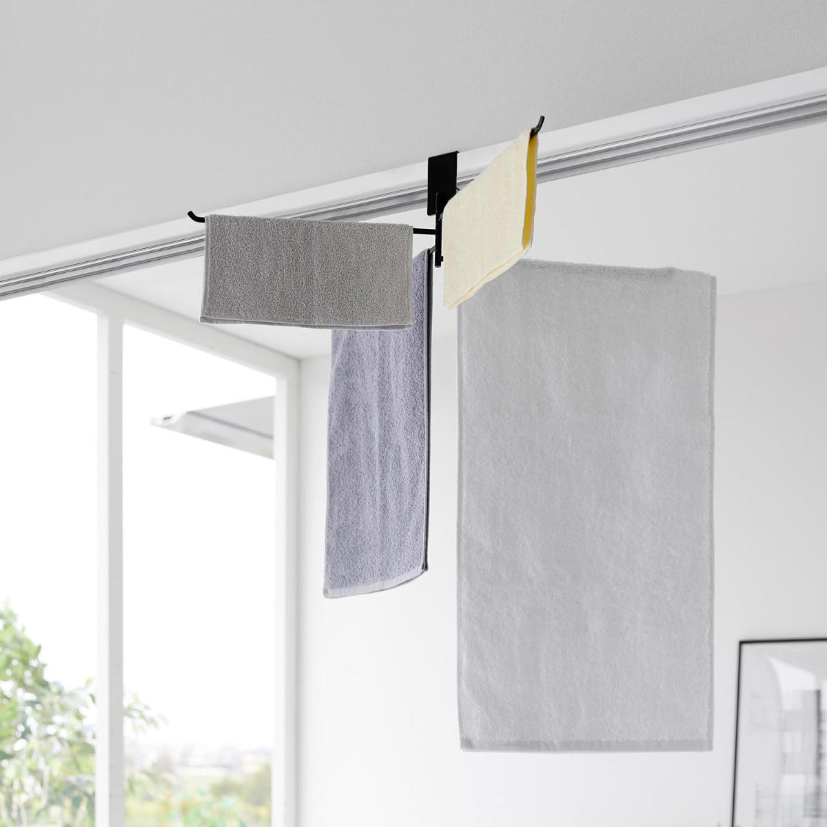 山崎実業 tower 360度回転できる室内物干しタオルハンガー タワー ( 4903208103220 タワーシリーズ タオルハンガー 部屋干し 360度回転 洗濯ハンガー 室内干しハンガー ランドリーハンガー 室内干し ) 【ブラック】 ブラック