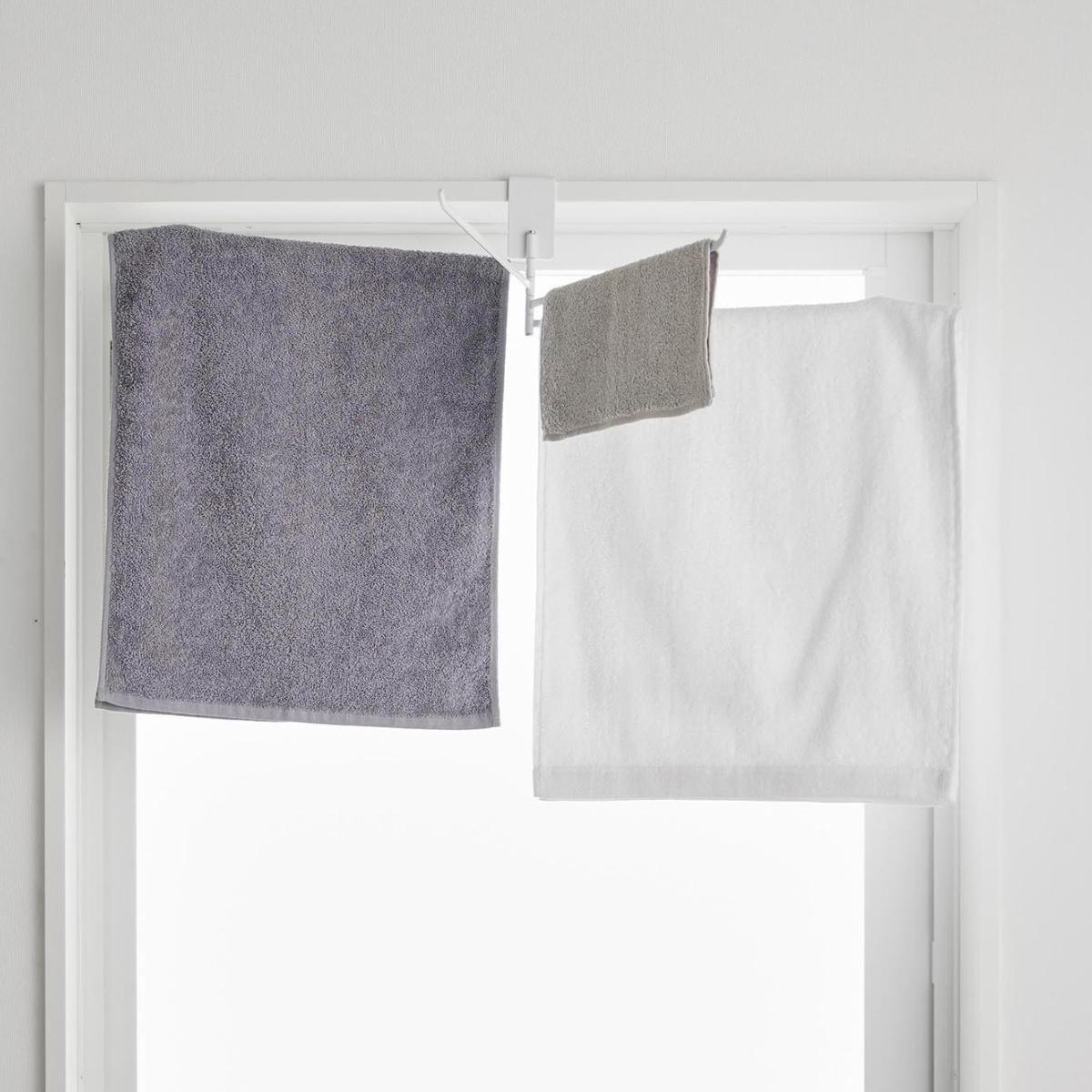 山崎実業 tower 360度回転できる室内物干しタオルハンガー タワー ( 4903208103220 タワーシリーズ タオルハンガー 部屋干し 360度回転 洗濯ハンガー 室内干しハンガー ランドリーハンガー 室内干し ) 【ブラック】 ブラック