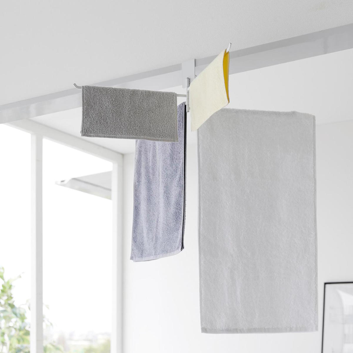 山崎実業 tower 360度回転できる室内物干しタオルハンガー タワー ( 4903208103220 タワーシリーズ タオルハンガー 部屋干し 360度回転 洗濯ハンガー 室内干しハンガー ランドリーハンガー 室内干し ) 【ブラック】 ブラック