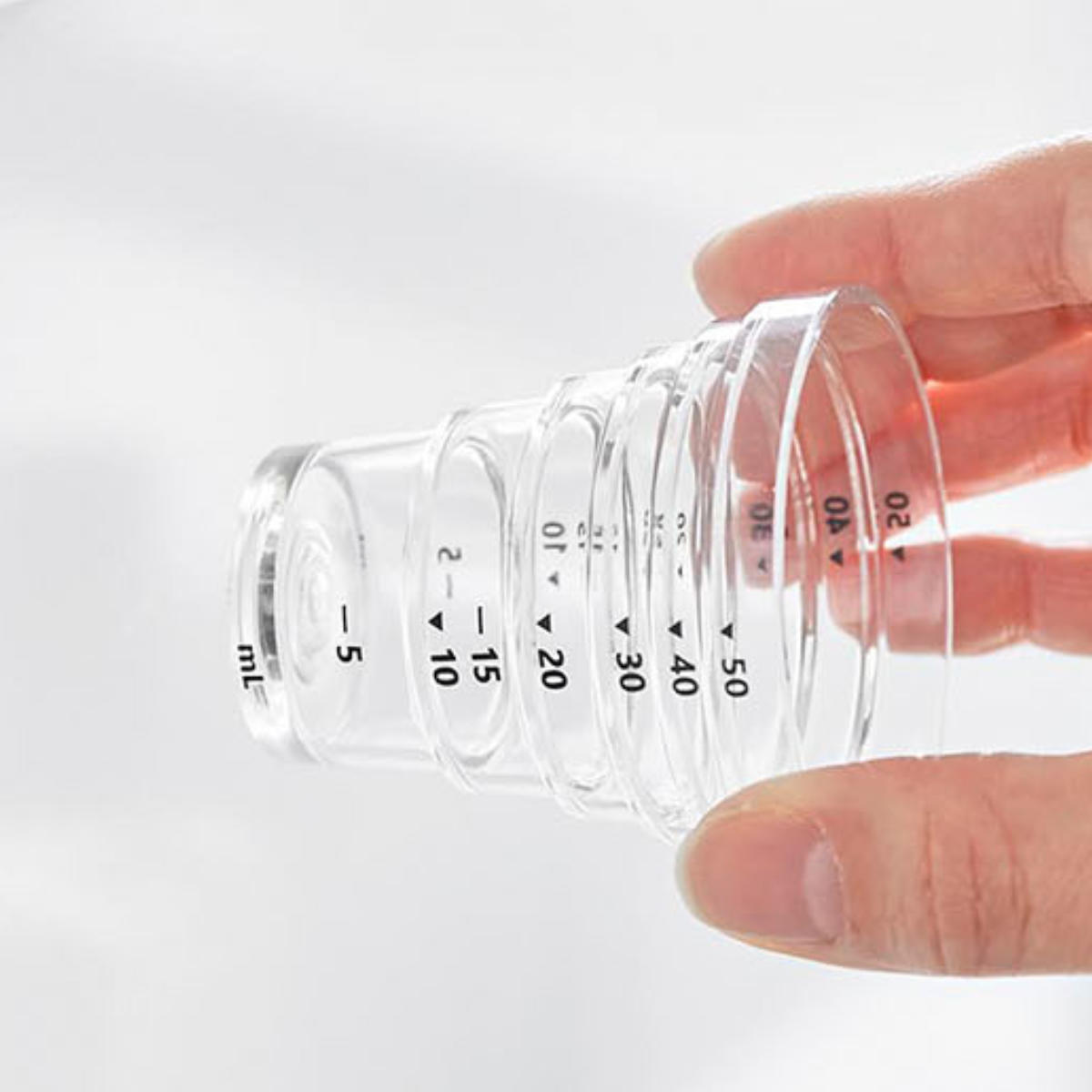 山崎実業 tower マグネット段々計量カップ タワー 50mL ( 4903208103602 タワーシリーズ 段々計量カップ 50ml 計量カップ 食洗機対応 マグネット 計量 カップ 50ML 磁石 浮かせて収納 浮かせる収納 ) 【ホワイト】 ホワイト