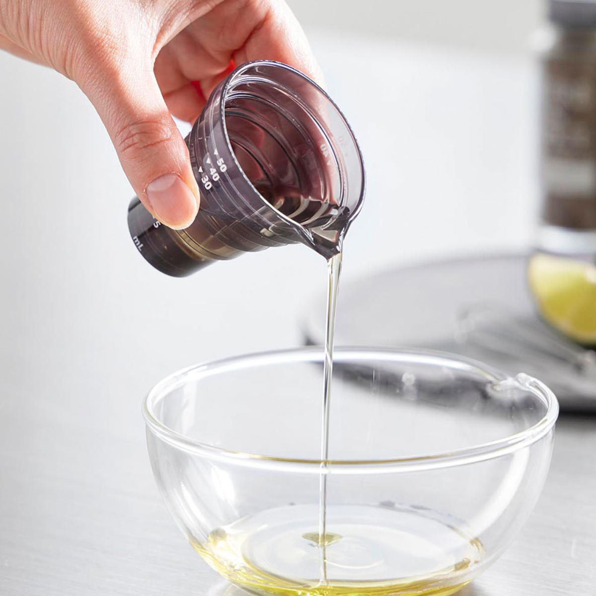 山崎実業 tower マグネット段々計量カップ タワー 50mL ( 4903208103602 タワーシリーズ 段々計量カップ 50ml 計量カップ 食洗機対応 マグネット 計量 カップ 50ML 磁石 浮かせて収納 浮かせる収納 ) 【ホワイト】 ホワイト