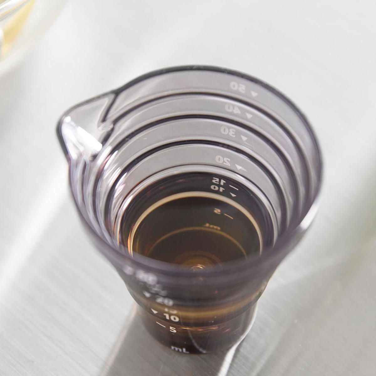 山崎実業 tower マグネット段々計量カップ タワー 50mL ( 4903208103602 タワーシリーズ 段々計量カップ 50ml 計量カップ 食洗機対応 マグネット 計量 カップ 50ML 磁石 浮かせて収納 浮かせる収納 ) 【ホワイト】 ホワイト