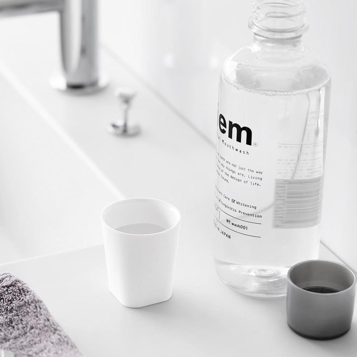 山崎実業 tower フィルムシート洗面戸棚下マグネットマウスウォッシュタンブラー タワー ( 4903208104012 タワーシリーズ マウスウォッシュタンブラー フィルムシート 洗面戸棚下 マグネット マウスウォッシュ タンブラー ) 【ブラック】 ブラック