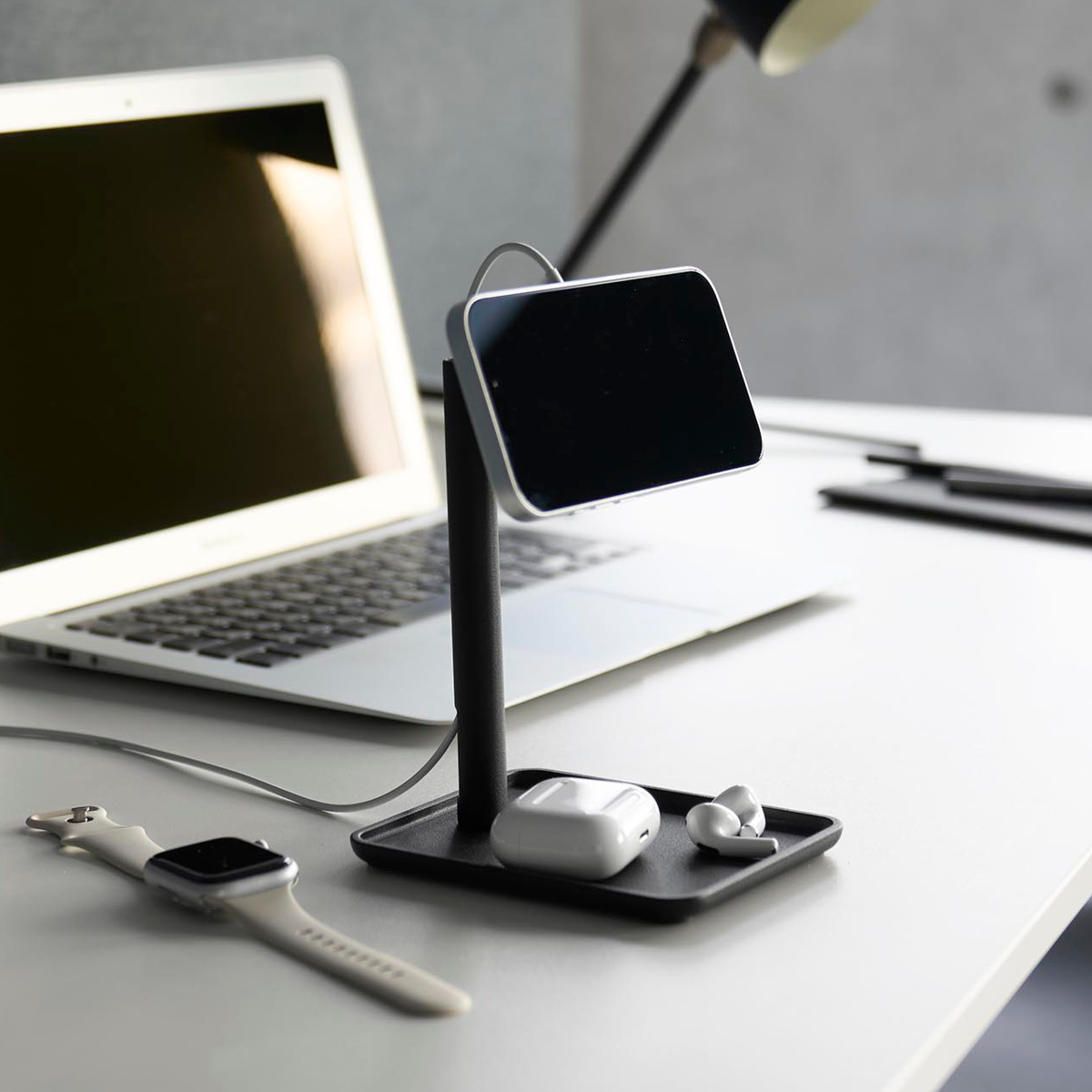 山崎実業 tower トレー付きスマートフォン充電スタンド タワー ( 4903208100885 タワーシリーズ スマホスタンド スマホ スマートフォン トレー付き スマートフォンスタンド 充電スタンド 携帯 ワイヤレス充電器 ) 【ブラック】 ブラック